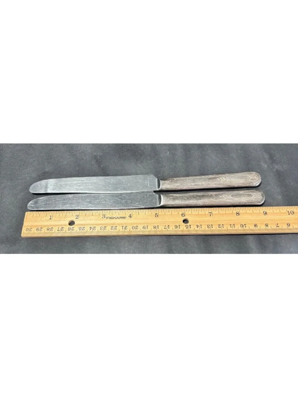 Vintage 30s Tudor Stainless Friendship Madallion Pattern Knives Set Of 2